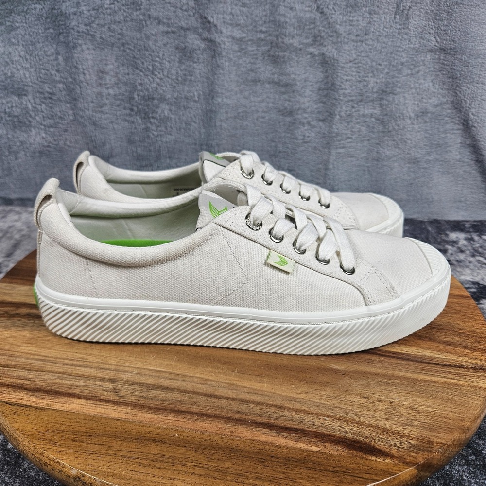 Cariuma Shoes Womens Size 8 White Canvas Low Top Casual Sneakers Comfort Walking